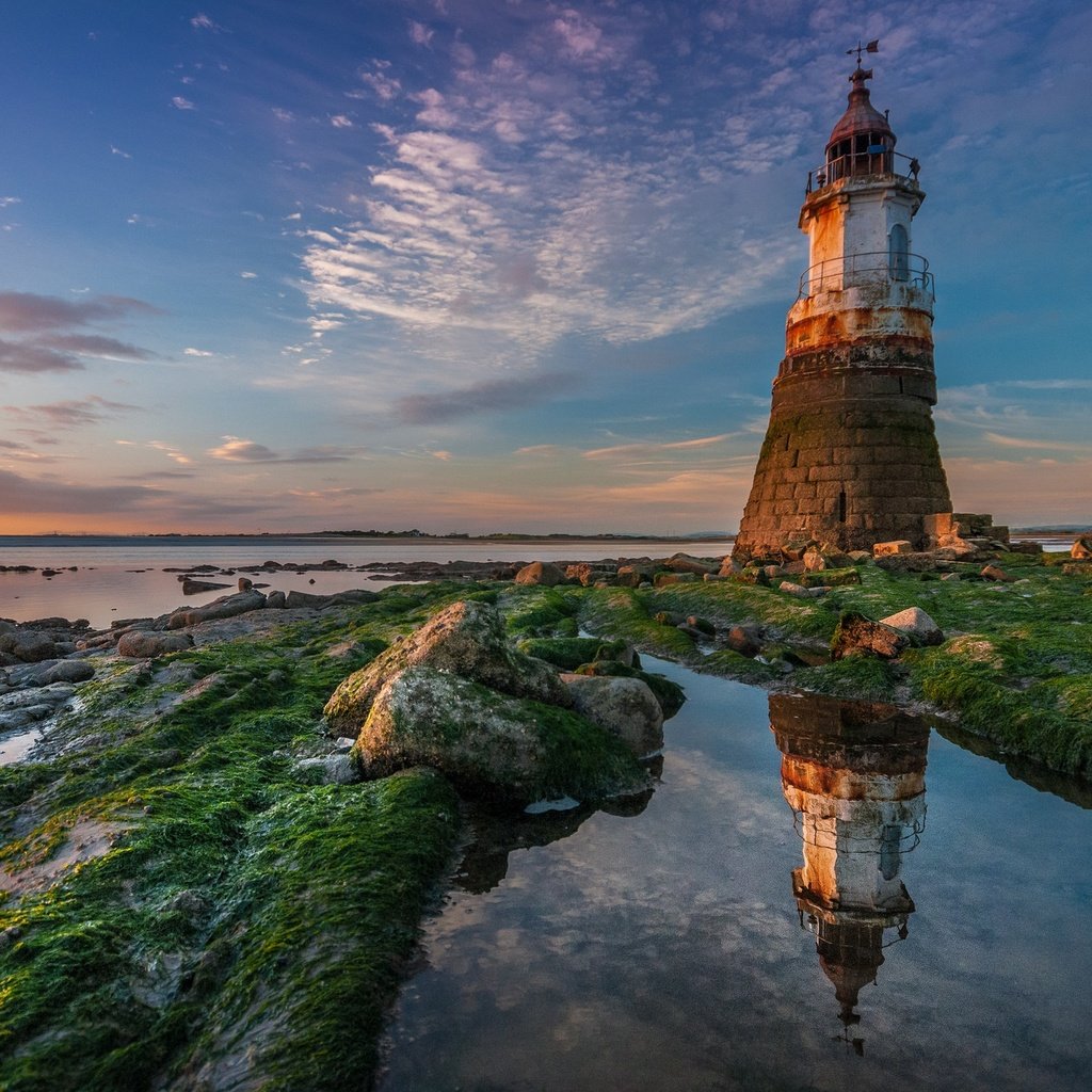 Обои река, отражение, маяк, побережье, англия, ланкашир, abbey lighthouse, река лун, river, reflection, lighthouse, coast, england, lancashire, river lune разрешение 2048x1360 Загрузить