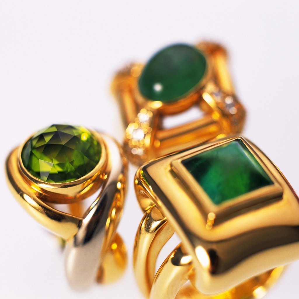 Обои кольца, золото, украшение, изумруд, ювелирные изделия, ring, gold, decoration, emerald, jewelry разрешение 4096x3072 Загрузить