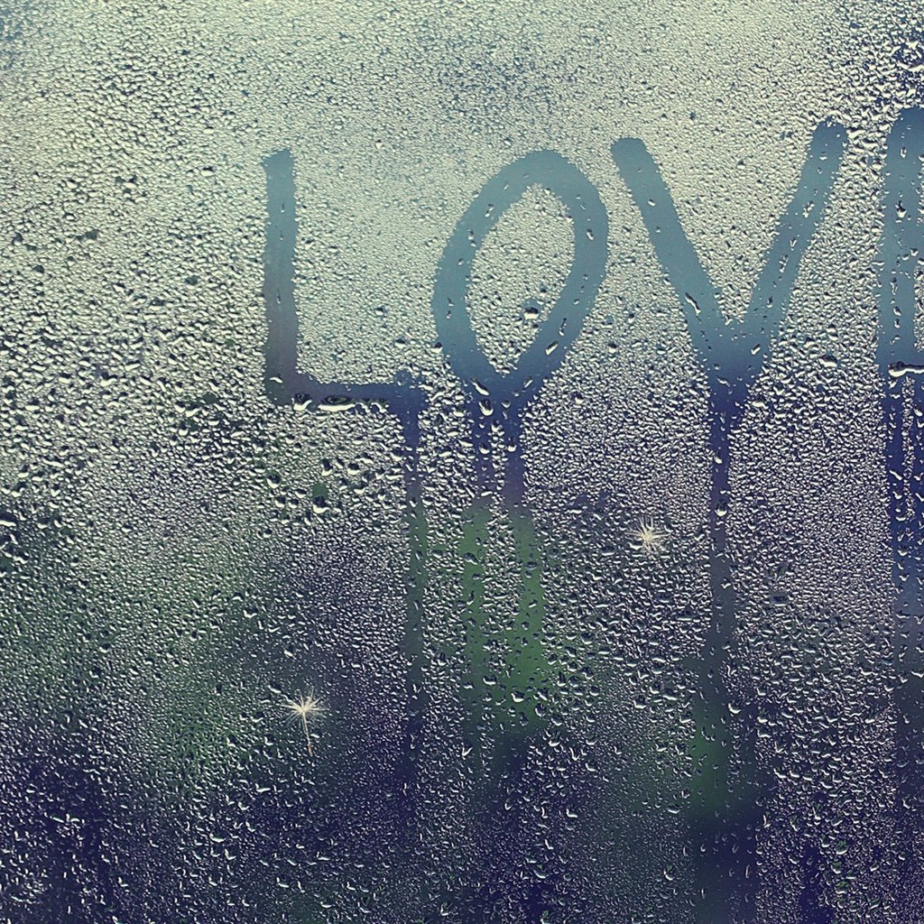 Обои капли, буквы, дождь, стекло, капли воды, влюбленная, drops, letters, rain, glass, water drops, love разрешение 1920x1080 Загрузить