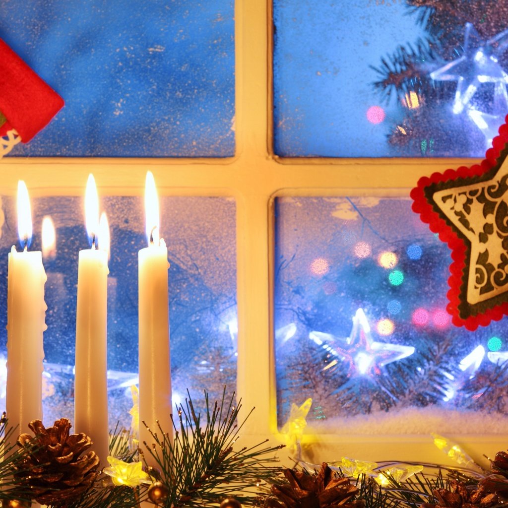 Обои свечи, новый год, окно, рождество, шишки, candles, new year, window, christmas, bumps разрешение 2880x1800 Загрузить