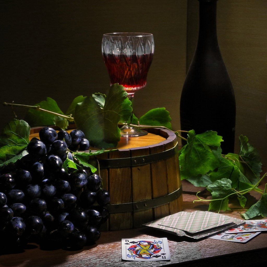 Обои натюрморт, стиль, виноград, карты, дом, вино, бутылка, бокалы, гроздь, still life, style, grapes, card, house, wine, bottle, glasses, bunch разрешение 2112x1188 Загрузить