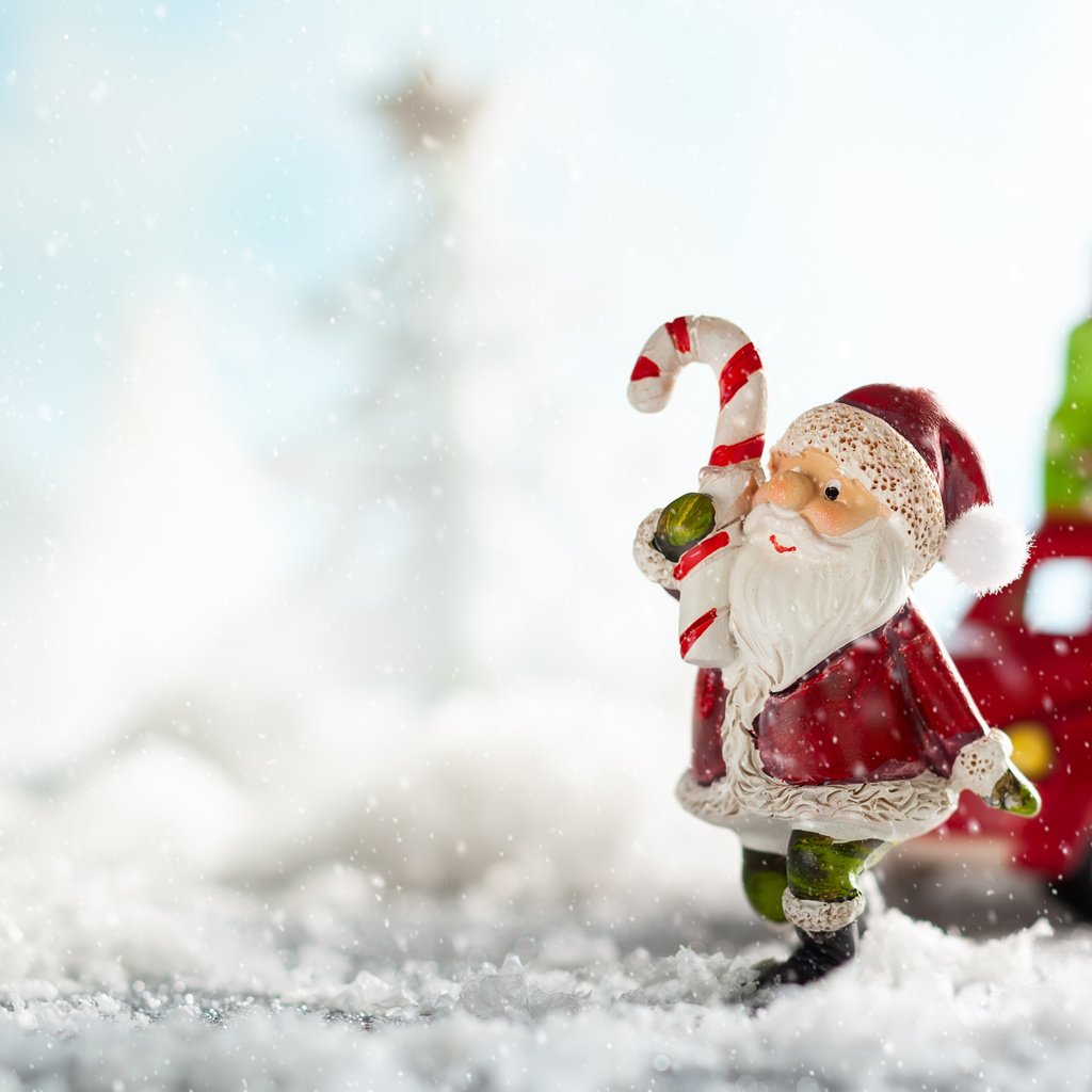Обои снег, рождество, новый год, санта клаус, композиция, машина, подарки, дед мороз, фигурки, игрушки, праздник, snow, christmas, new year, composition, machine, gifts, santa claus, figures, toys, holiday разрешение 5211x3726 Загрузить