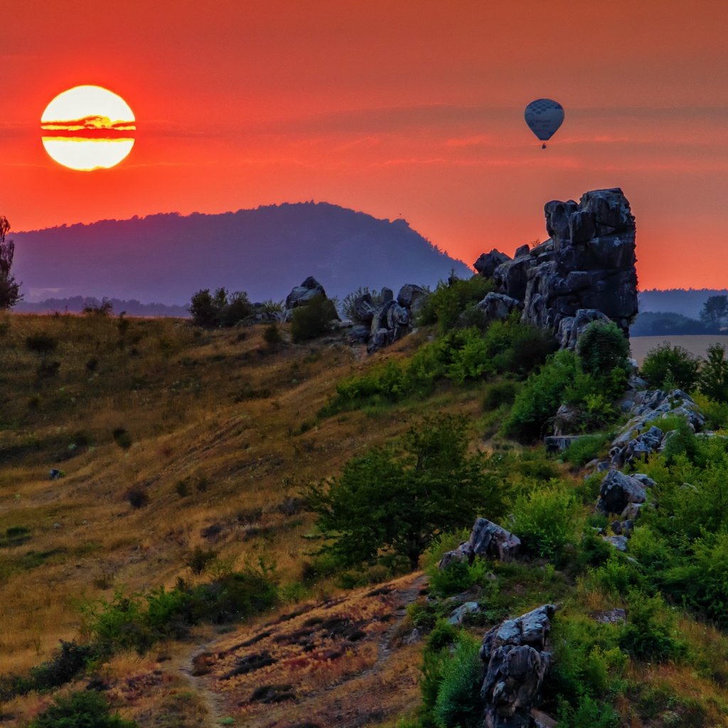 Обои солнце, природа, закат, пейзаж, скала, германия, воздушный шар, the sun, nature, sunset, landscape, rock, germany, balloon разрешение 4000x2543 Загрузить