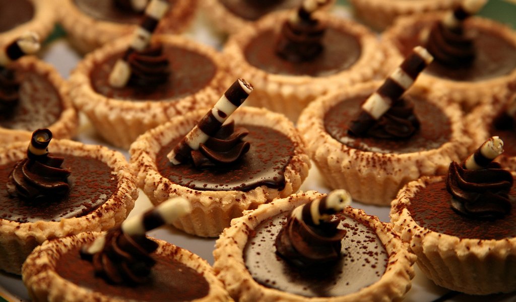 Обои шоколад, сладкое, корзинка, десерт, тарталетки, chocolate, sweet, basket, dessert, tartlets разрешение 1920x1200 Загрузить