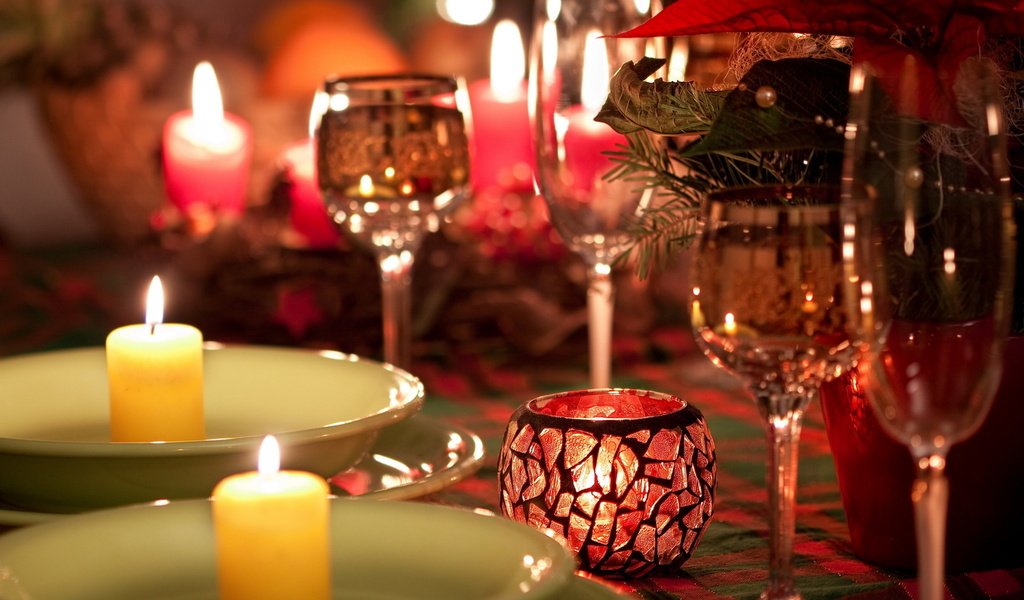 Обои свечи, огонь, стол, романтика, тарелки, бокалы, candles, fire, table, romance, plates, glasses разрешение 1920x1200 Загрузить