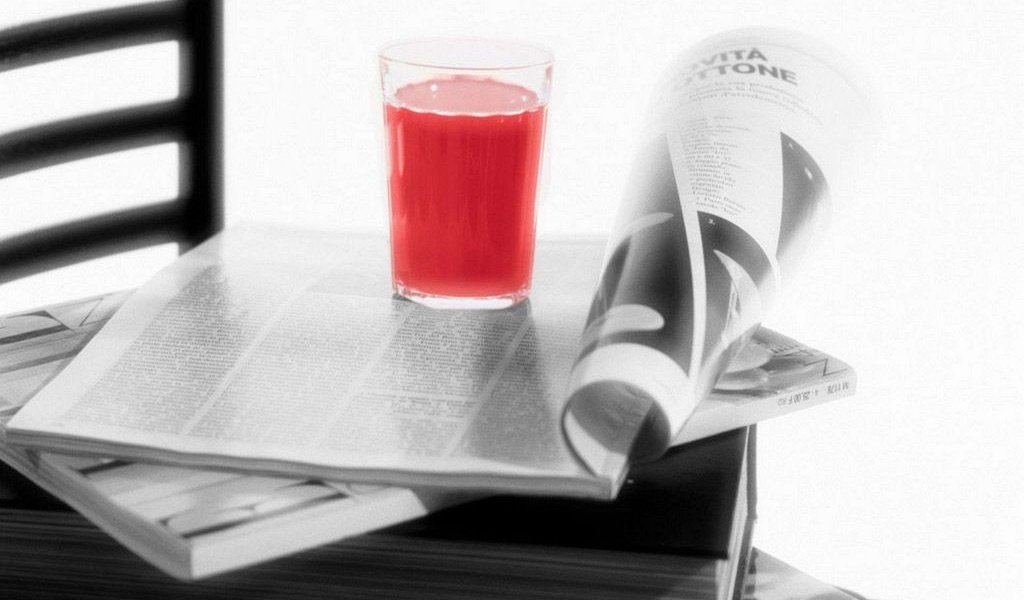 Обои напитки, стакан, сок, томатный сок, журналы, drinks, glass, juice, tomato juice, magazines разрешение 1920x1200 Загрузить