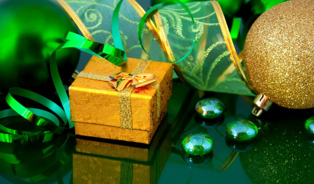 Обои новый год, подарки, зеленая, лента, упаковка, золотая, рождественские украшения, new year, gifts, green, tape, packaging, gold, christmas decorations разрешение 2560x1600 Загрузить