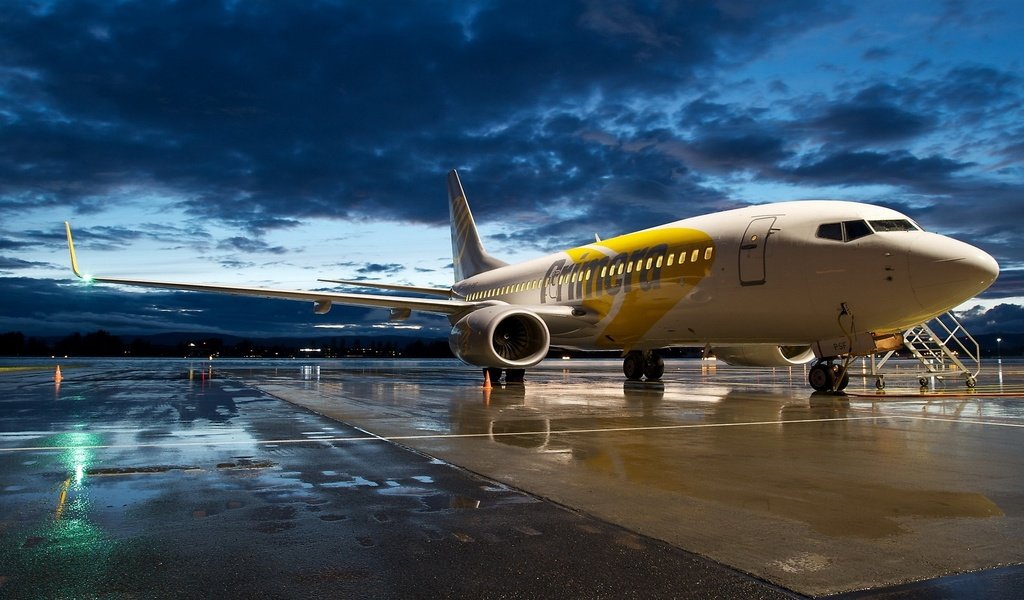 Обои боинг 737 на аэродроме, boeing 737 at the airport разрешение 2560x1440 Загрузить