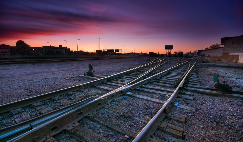 Обои железная дорога, рельсы, закат, город, railroad, rails, sunset, the city разрешение 2560x1600 Загрузить