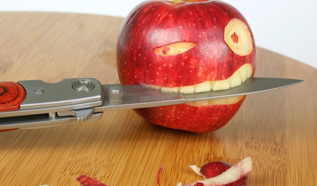 Обои глаза, стол, зубы, яблоко, нож, eyes, table, teeth, apple, knife разрешение 2560x1600 Загрузить