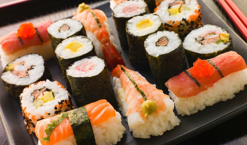 Обои япония, красная икра, ломтики, японская кухня, палочки, лосось, сервировка, рис, нарезка, суши, красная рыба, роллы, морская капуста, морепродукты, креветки, japan, red caviar, slices, japanese cuisine, salmon, sticks, serving, figure, cutting, sushi, red fish, rolls, seaweed, seafood, shrimp разрешение 5450x4078 Загрузить