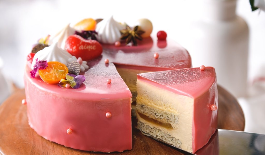 Обои ягоды, сладкое, торт, десерт, глазурь, слои, безе, berries, sweet, cake, dessert, glaze, layers, meringue разрешение 2048x1367 Загрузить