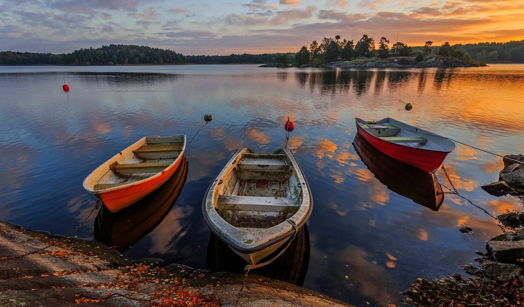 Обои вечер, река, берег, лес, закат, лодки, швеция, the evening, river, shore, forest, sunset, boats, sweden разрешение 3000x2000 Загрузить