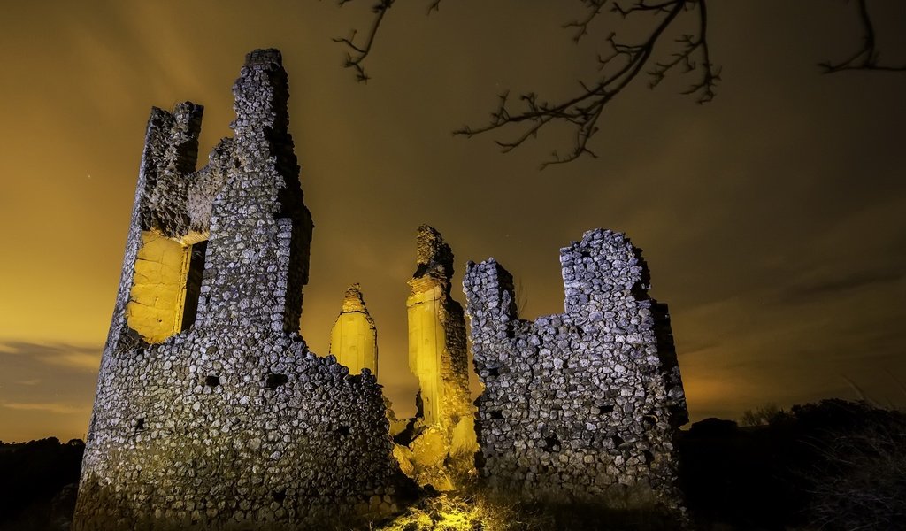 Обои свет, ночь, огни, развалины, замок, руины, light, night, lights, the ruins, castle, ruins разрешение 1920x1274 Загрузить