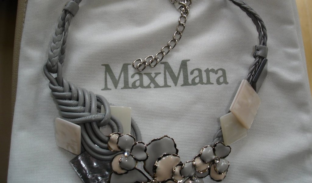 Обои бренд, украшение, колье, brand, decoration, necklace разрешение 1920x1080 Загрузить
