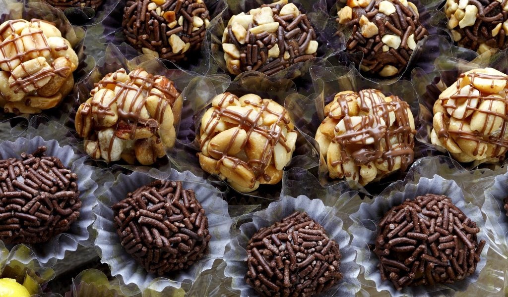 Обои конфеты, сладости, шоколад с орехами, candy, sweets, chocolate with nuts разрешение 2560x1600 Загрузить