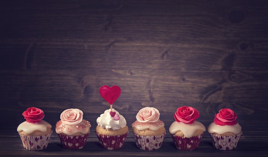Обои розы, еда, сердечко, украшение, выпечка, кексы, крем, roses, food, heart, decoration, cakes, cupcakes, cream разрешение 5760x3840 Загрузить