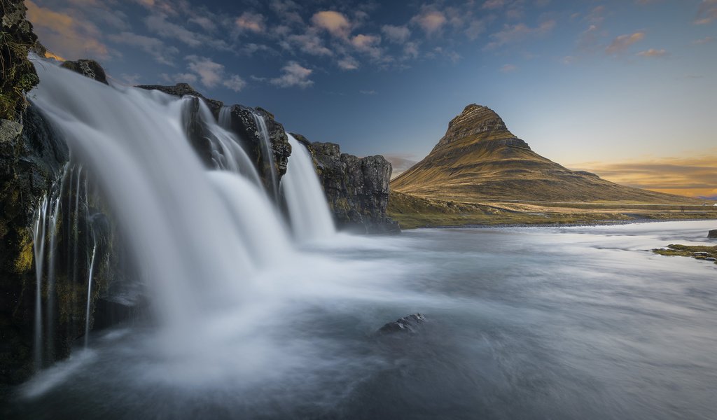 Обои река, природа, гора, водопад, вулкан, исландия, киркьюфетль, etienne ruff, river, nature, mountain, waterfall, the volcano, iceland, kirkjufell разрешение 1920x1200 Загрузить