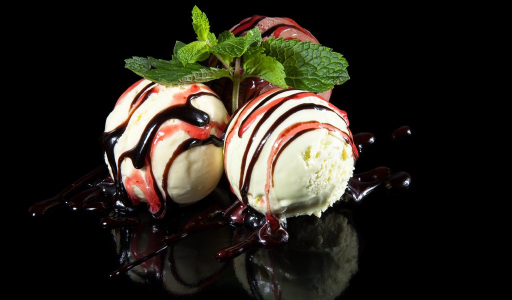 Обои мороженое, шарики, черный фон, десерт, сироп, ice cream, balls, black background, dessert, syrup разрешение 5202x3744 Загрузить