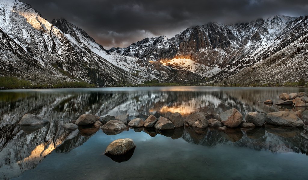 Обои озеро, горы, природа, камни, отражение, пейзаж, matt granz, lake, mountains, nature, stones, reflection, landscape разрешение 1920x1200 Загрузить