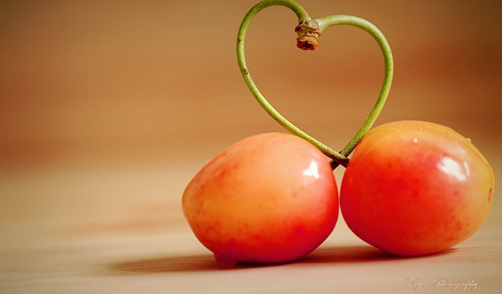 Обои макро, сердечко, черешня, ягоды, вишня, macro, heart, cherry, berries разрешение 2048x1365 Загрузить