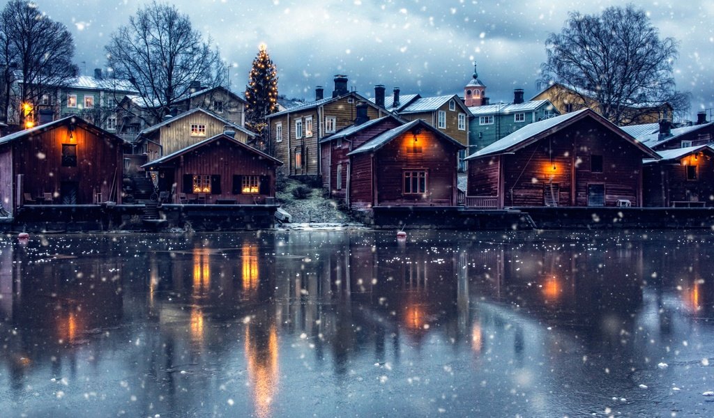 Обои porvoo, озеро, снег, новый год, елка, зима, город, дома, финляндия, lake, snow, new year, tree, winter, the city, home, finland разрешение 1920x1200 Загрузить