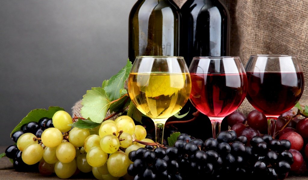 Обои виноград, вино, белое, бокалы, бутылки, красное, розовое, grapes, wine, white, glasses, bottle, red, pink разрешение 2560x1600 Загрузить