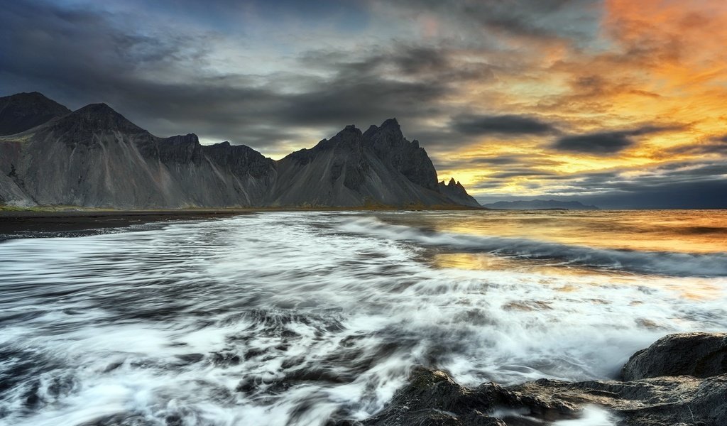 Обои берег, закат, море, скала, исландия, vestrahorn mountain, shore, sunset, sea, rock, iceland разрешение 2000x1300 Загрузить