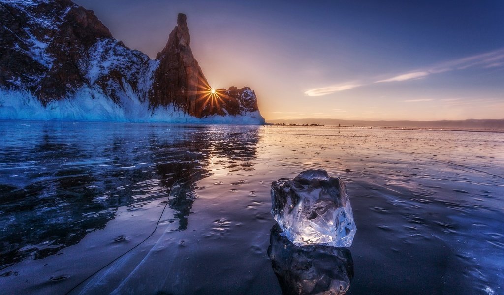 Обои озеро, закат, скала, лёд, озеро байкал, остров ольхон, мыс хобой, lake, sunset, rock, ice разрешение 2000x1361 Загрузить