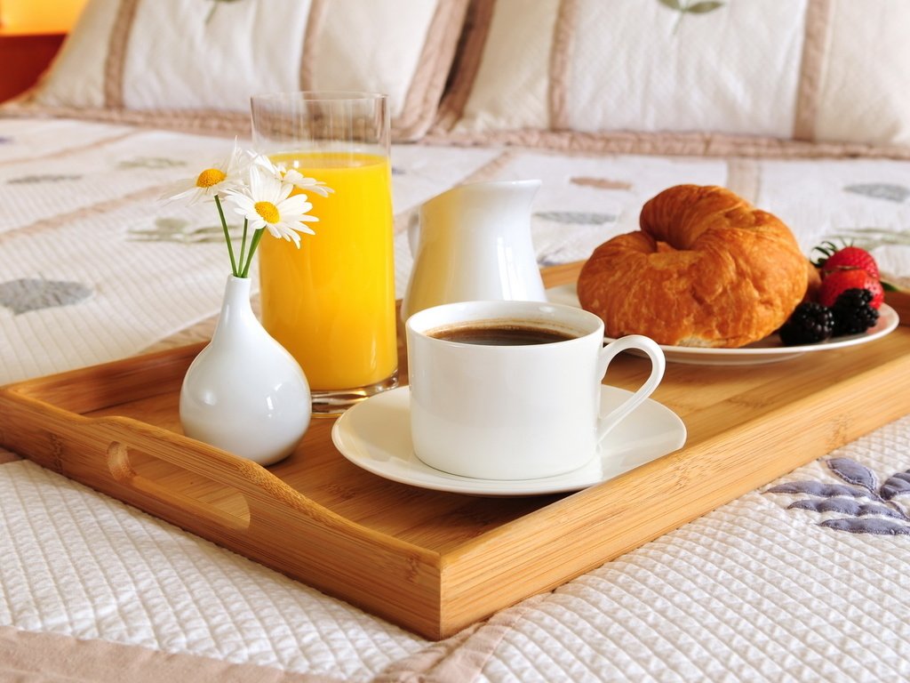 Обои еда, кофе, завтрак, постель, рогалик, апельсиновый сок, food, coffee, breakfast, bed, bagel, orange juice разрешение 1920x1080 Загрузить