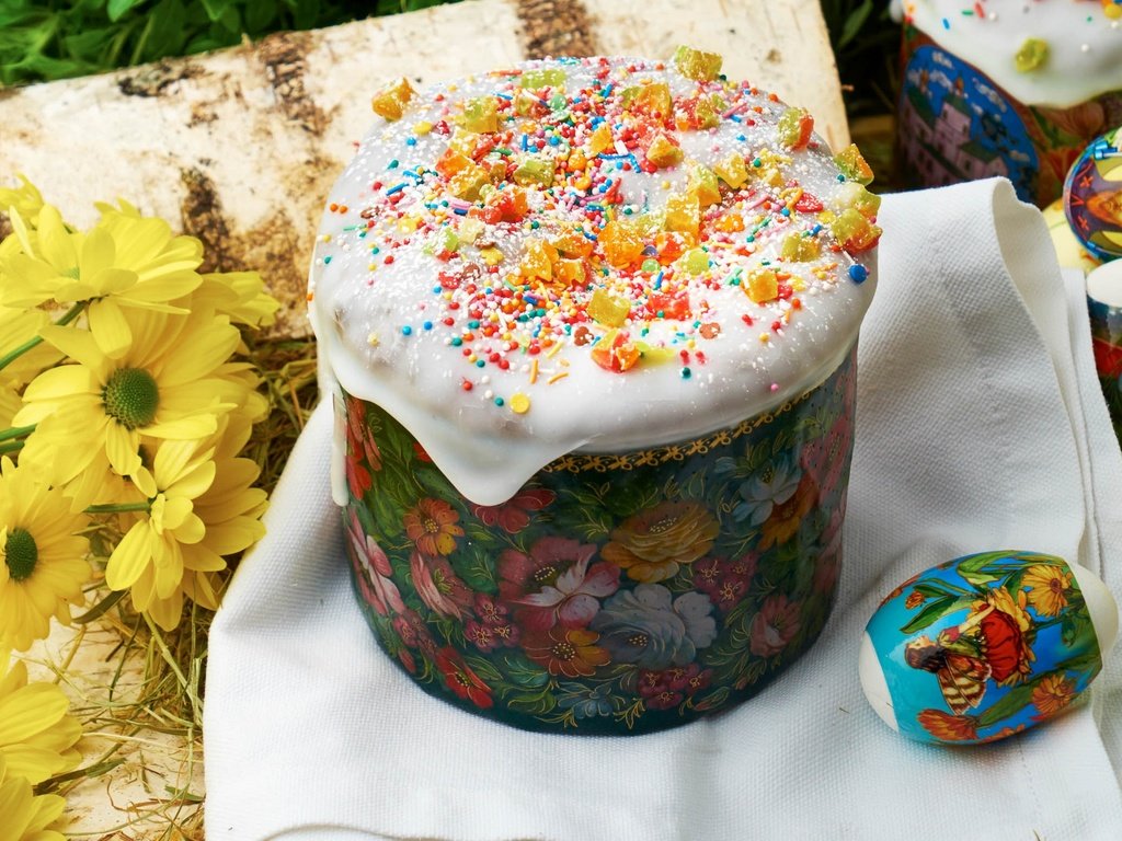 Обои цветы, пасха, яйца, хризантемы, глазурь, кулич, flowers, easter, eggs, chrysanthemum, glaze, cake разрешение 2500x1547 Загрузить