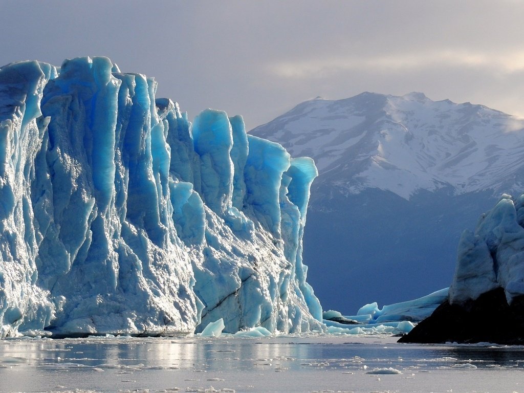 Обои горы, пейзаж, море, айсберг, ледник, аргентина, перито-морено, mountains, landscape, sea, iceberg, glacier, argentina, perito moreno разрешение 1920x1080 Загрузить