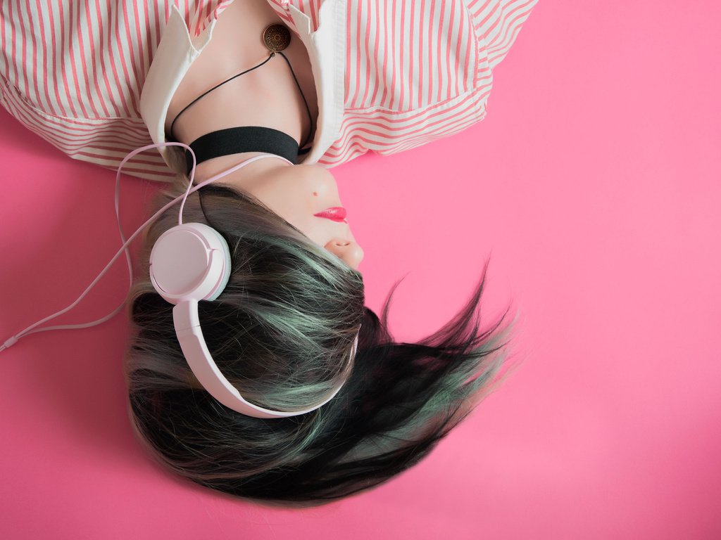 Обои девушка, музыка, наушники, модель, волосы, лицо, чокер, girl, music, headphones, model, hair, face, choker разрешение 3780x2782 Загрузить