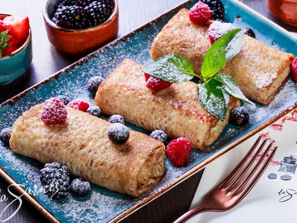 Обои мята, малина, ягоды, блины, ежевика, смородина, рулеты, mint, raspberry, berries, pancakes, blackberry, currants, rolls разрешение 2000x1371 Загрузить