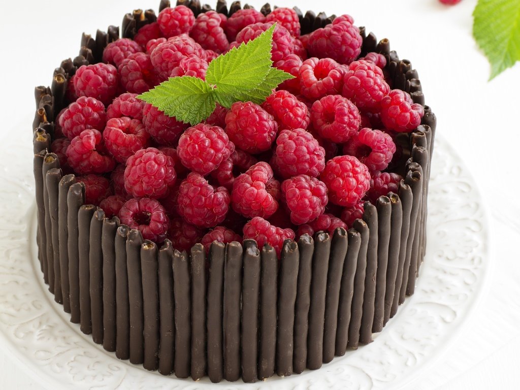 Обои мята, малина, ягоды, шоколад, сладкое, торт, десерт, mint, raspberry, berries, chocolate, sweet, cake, dessert разрешение 3456x2829 Загрузить