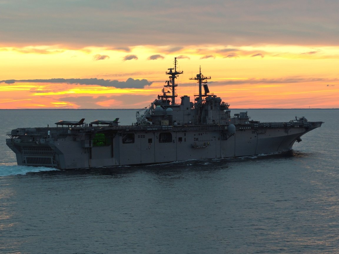 Обои вечер, закат, море, uss wasp lhd1, the evening, sunset, sea разрешение 2560x1600 Загрузить