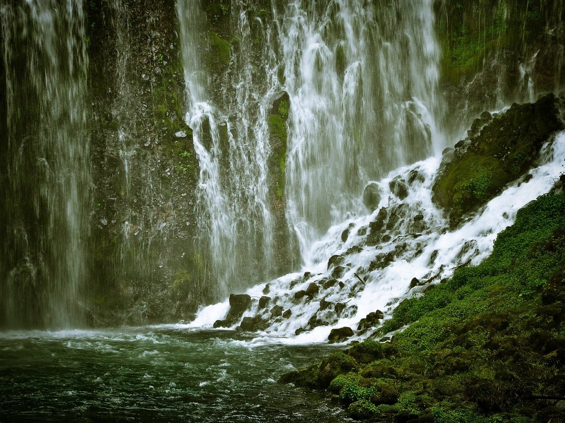 Обои горы, камни, водопад, поток, ущелье, мох, mountains, stones, waterfall, stream, gorge, moss разрешение 2560x1600 Загрузить