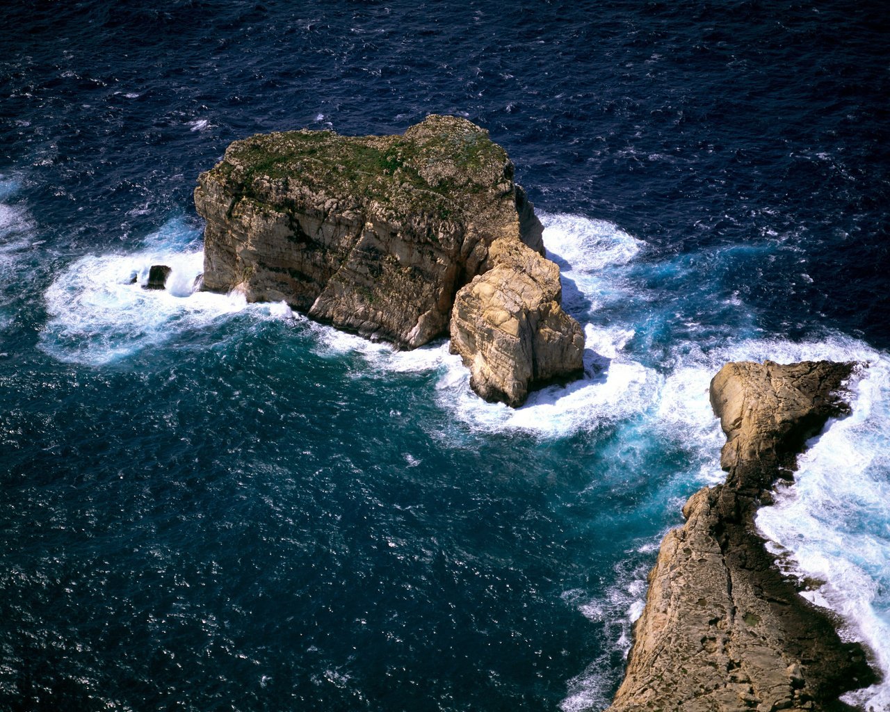 Обои скалы, океан, островок, rocks, the ocean, island разрешение 3000x2400 Загрузить