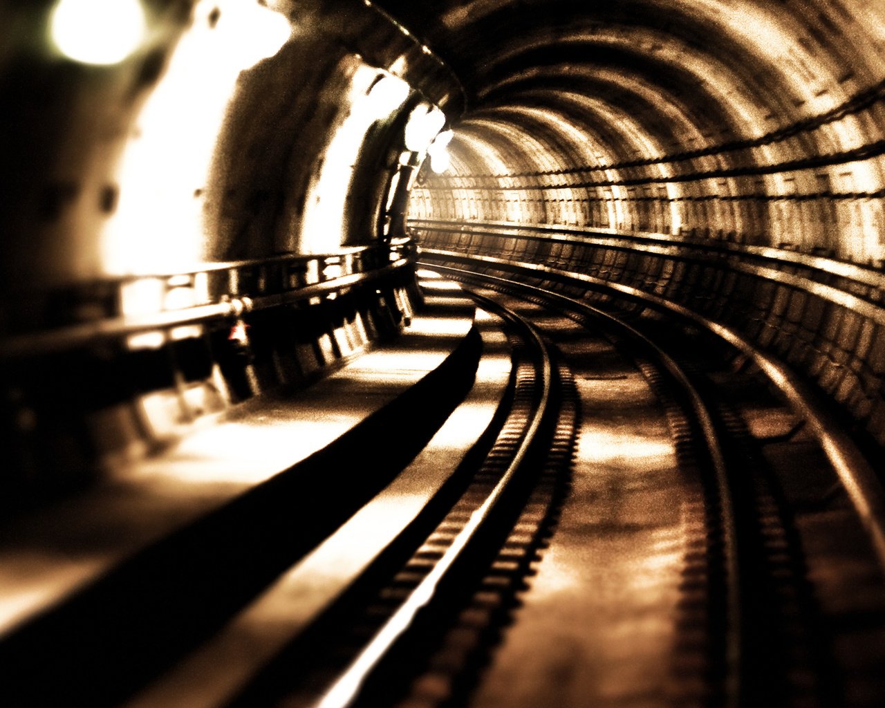 Обои фонари, железная дорога, рельсы, сепия, туннель, lights, railroad, rails, sepia, the tunnel разрешение 1920x1080 Загрузить