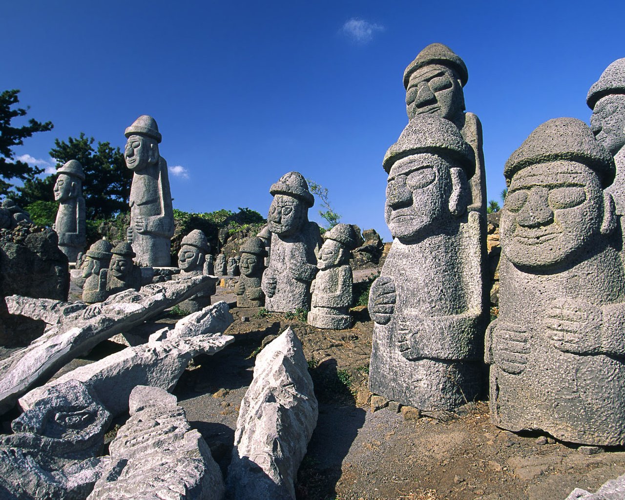 Обои камень, корея, каменные фигуры, stone, korea, stone figures разрешение 1920x1200 Загрузить