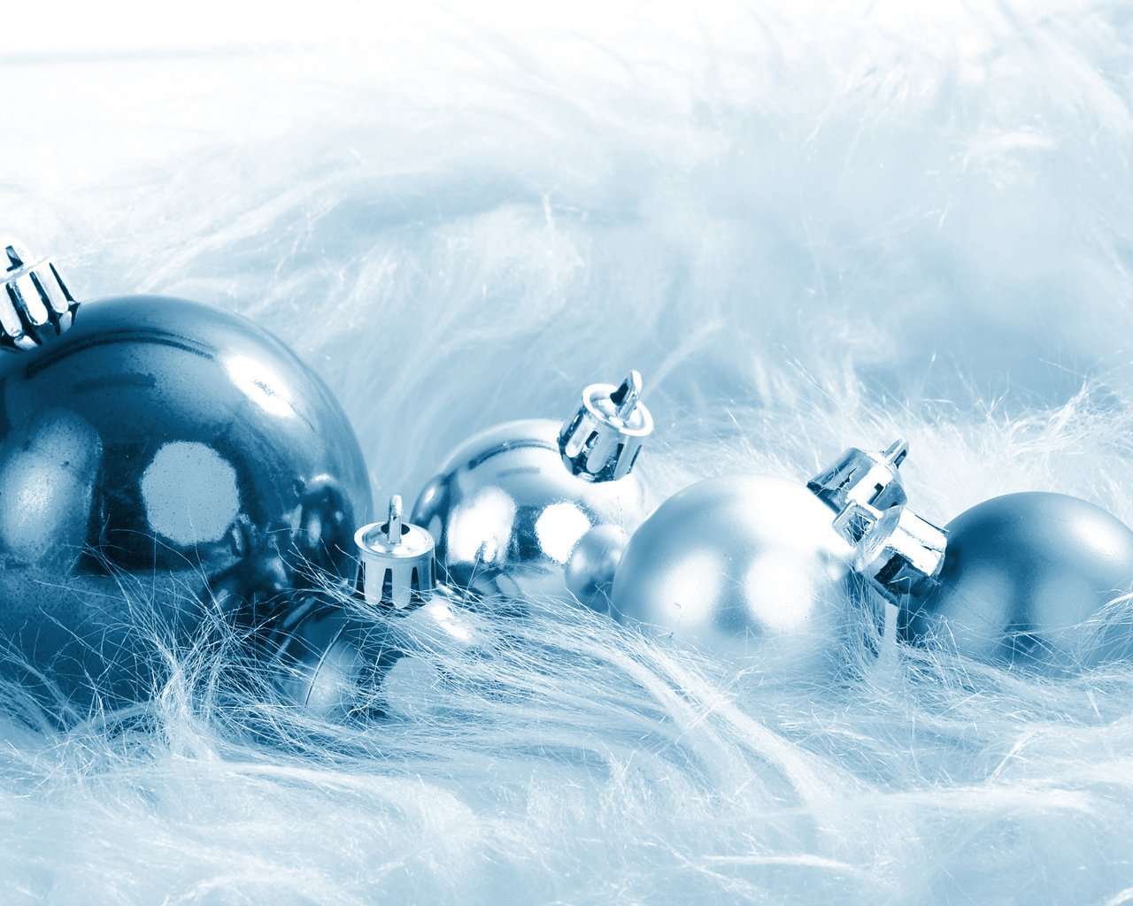 Обои шары, елочные игрушки, синий ворс, новогодние игрушки, новогодний шар, balls, christmas decorations, blue pile, christmas toys, christmas ball разрешение 2560x1600 Загрузить