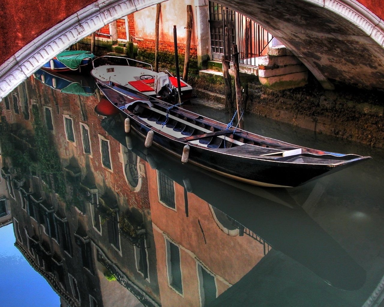 Обои река, отражение, мост, лодка, гондолы, river, reflection, bridge, boat, gondola разрешение 1920x1080 Загрузить
