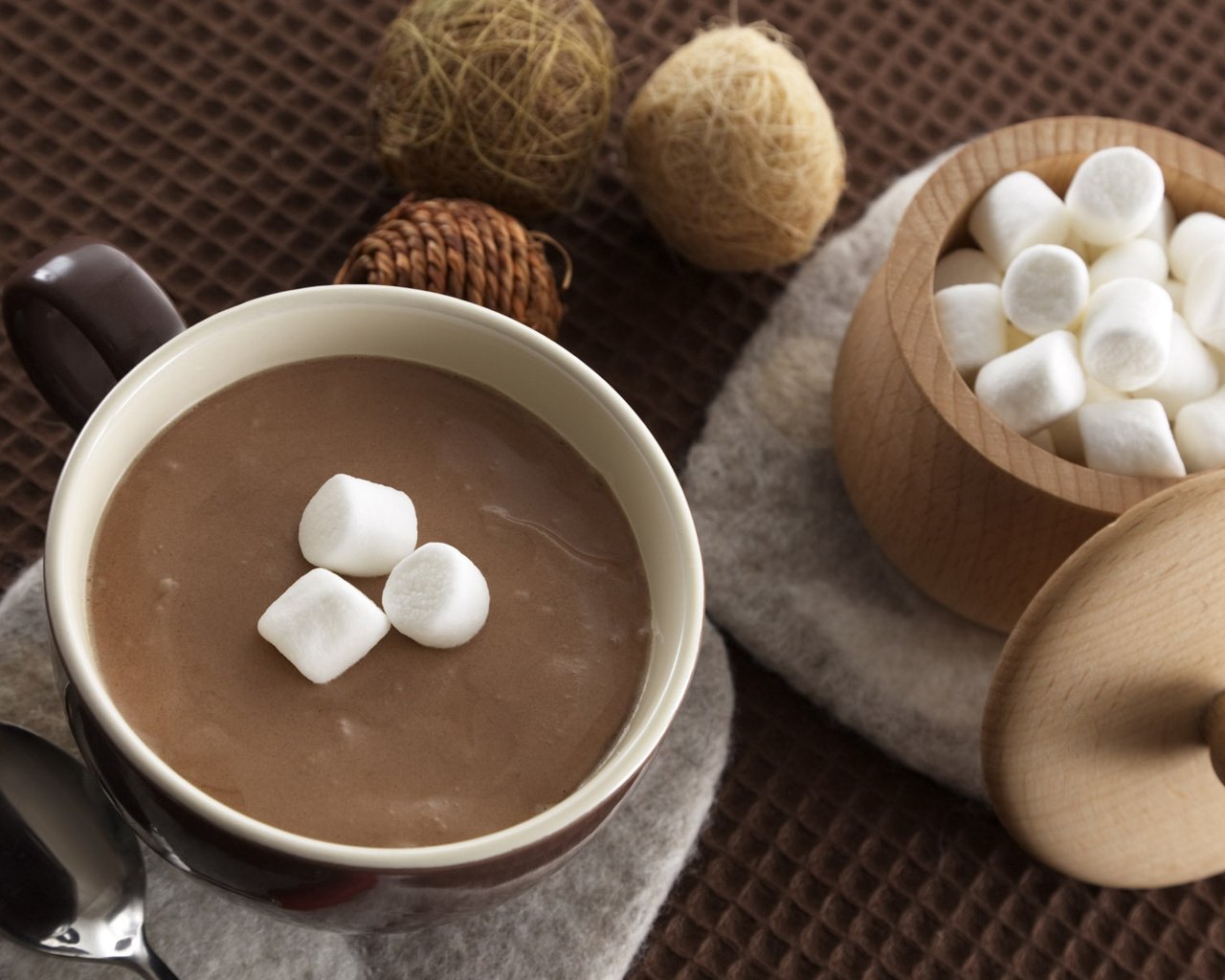 Обои чашка, зефир, ложка, горячий шоколад, маршмеллоу, cup, marshmallows, spoon, hot chocolate разрешение 1920x1200 Загрузить