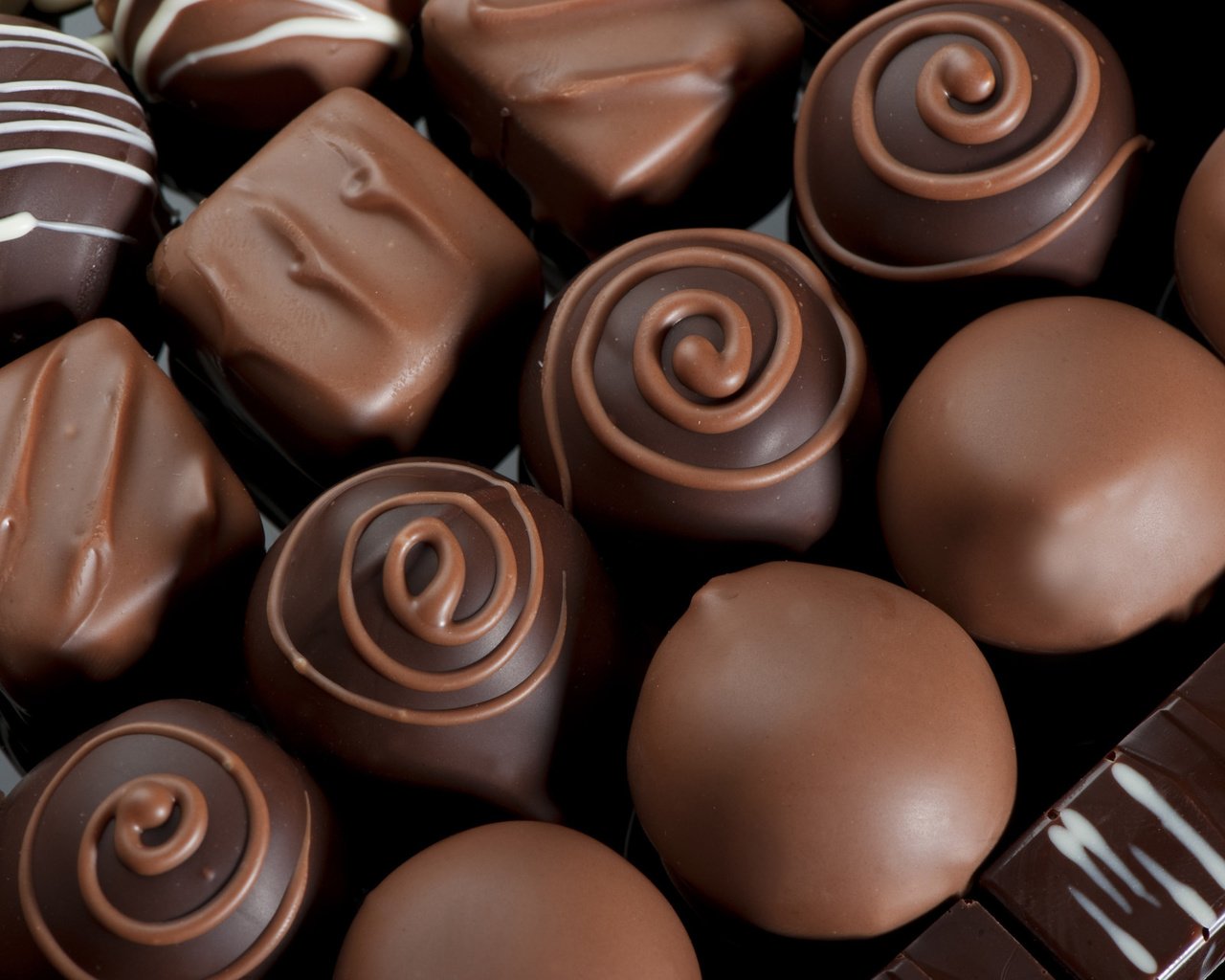 Обои конфеты, шоколад, сладкое, десерт, сладкие конфеты, шокколадные, candy, chocolate, sweet, dessert, sweet candy, shokoladnye разрешение 1920x1278 Загрузить