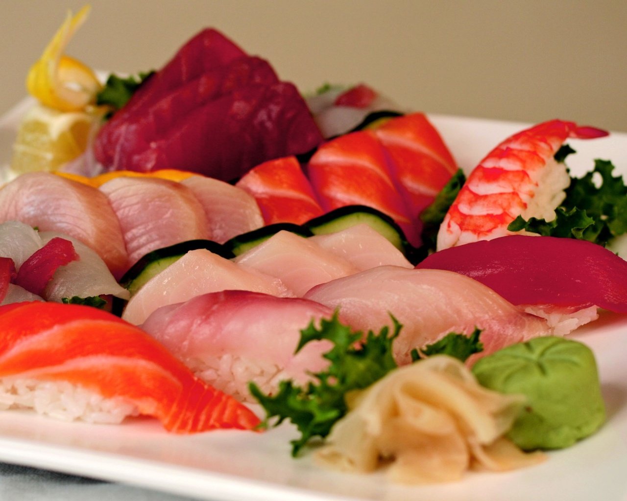 Обои еда, рыба, суши, роллы, морепродукты, деликатес, food, fish, sushi, rolls, seafood, delicacy разрешение 1920x1200 Загрузить