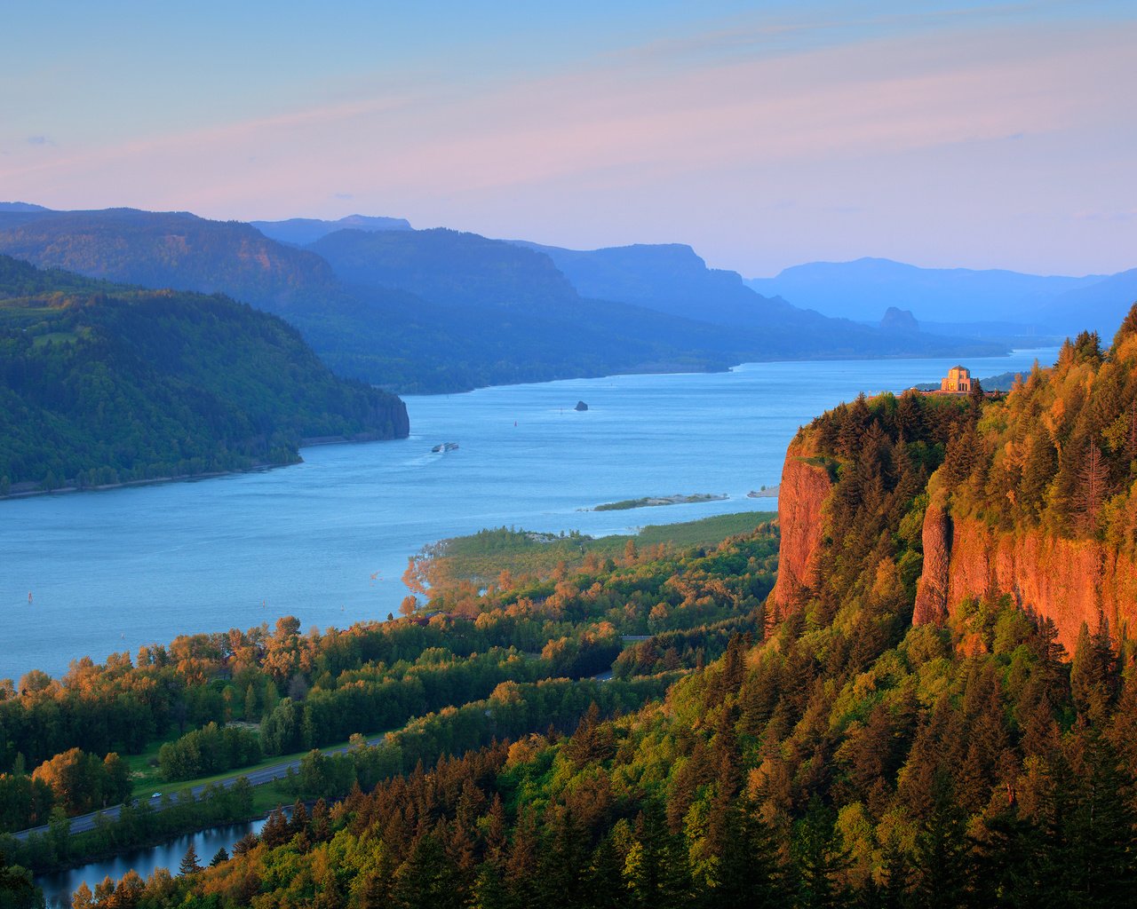 Обои река, горы, лес, пейзаж, сша, ущелье, орегон, река колумбия, river, mountains, forest, landscape, usa, gorge, oregon, the columbia river разрешение 2880x1800 Загрузить