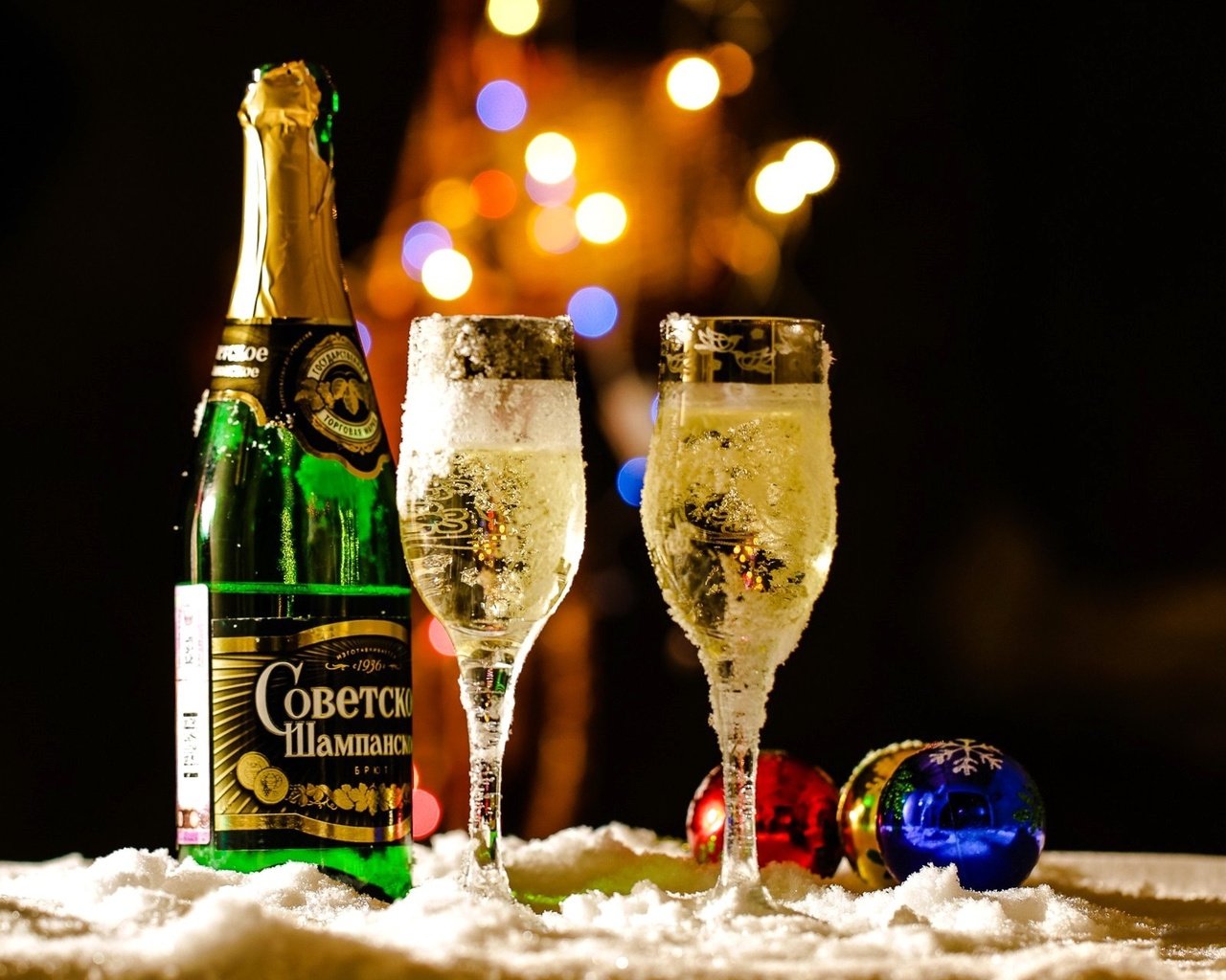 Обои новый год, бокалы, праздник, шампанское, огоньки, new year, glasses, holiday, champagne, lights разрешение 1920x1280 Загрузить