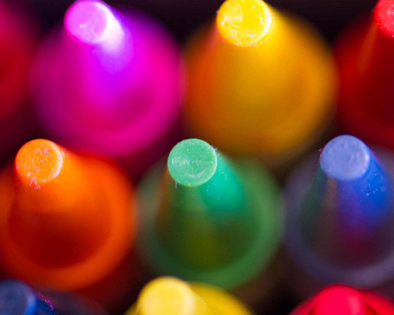 Обои макро, разноцветные, цвет, мелки, ~dgh~, colour in a box, восковые карандаши, macro, colorful, color, crayons разрешение 2048x1360 Загрузить