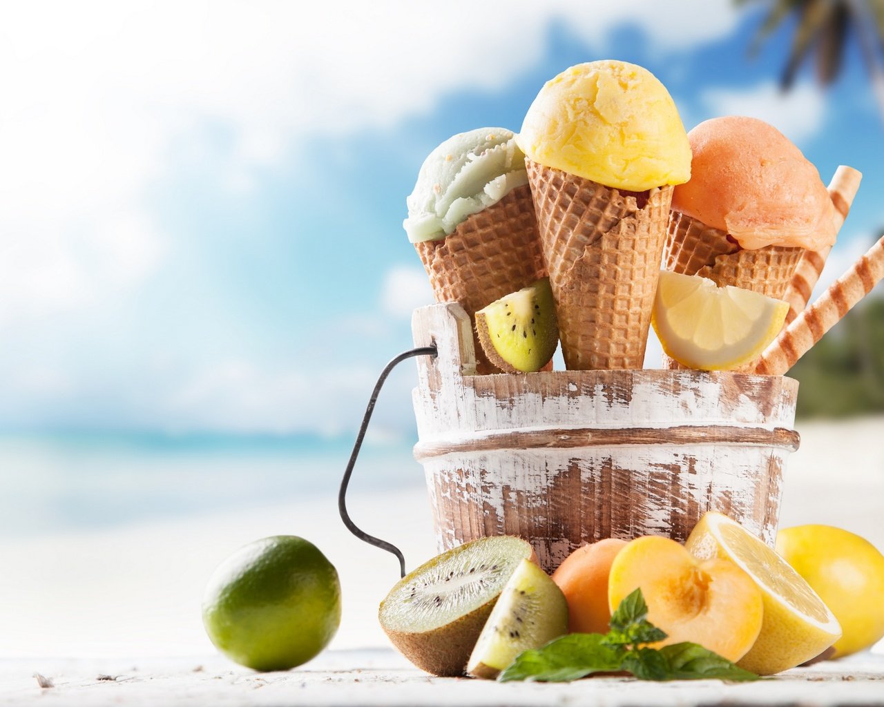 Обои пляж, сладенько, мороженое, фрукты, рожок, сладкое, мороженное, десерт, тропическая, fruits, beach, ice cream, fruit, horn, sweet, dessert, tropical разрешение 2880x1811 Загрузить