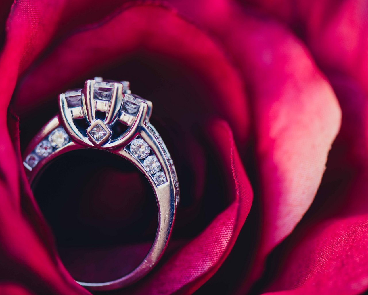 Обои камни, кольцо, обручальное, stones, ring, wedding разрешение 2048x1367 Загрузить